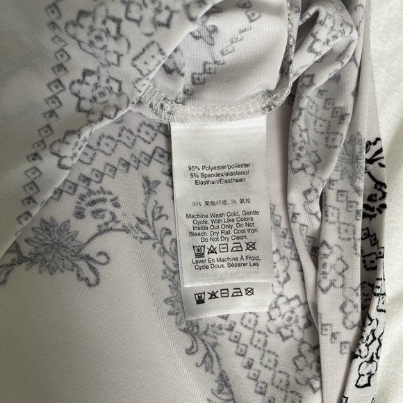 DKNY blouse large. White with black details - Picture 8 of 8